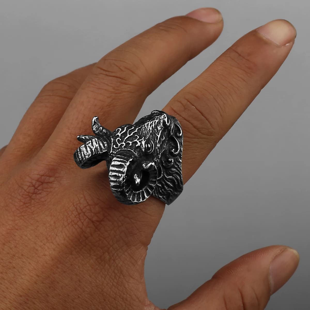 Bague tête de chèvre en acier inoxydable pour hommes
