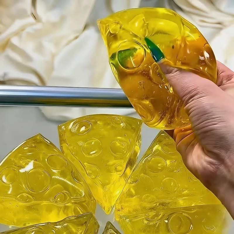 Jouets sensoriels anti-stress en forme de carré de fromage moelleux