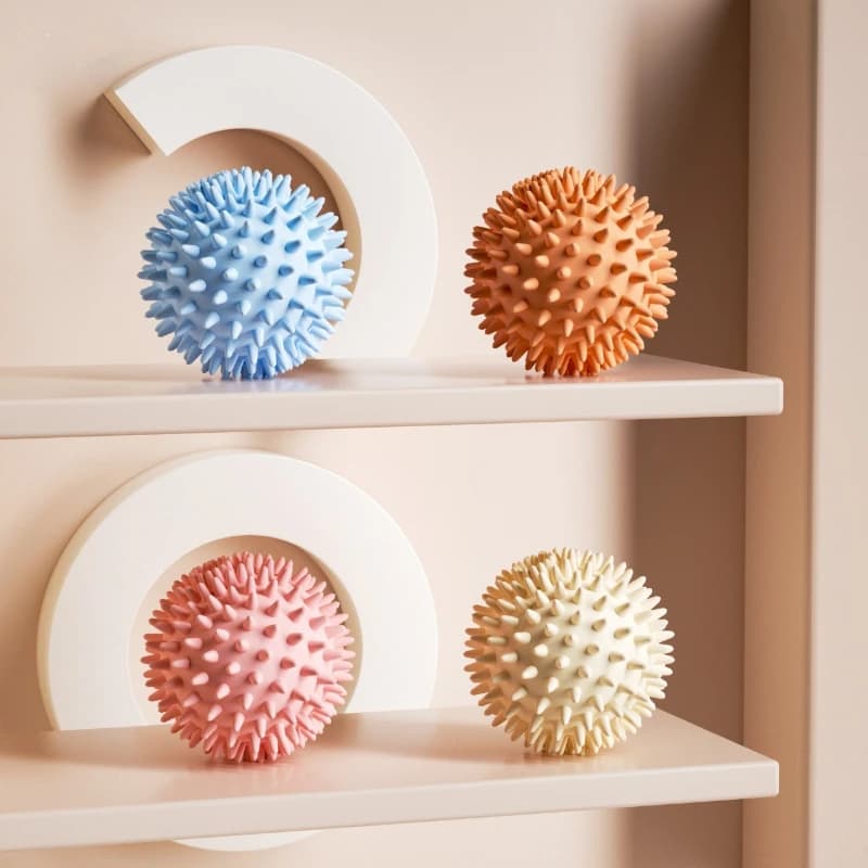 Balle de massage fasciale portable pour la récupération musculaire, le fitness, le yoga, la libération des points de pression, la relaxation myofasciale et le soulagement des douleurs corporelles.
