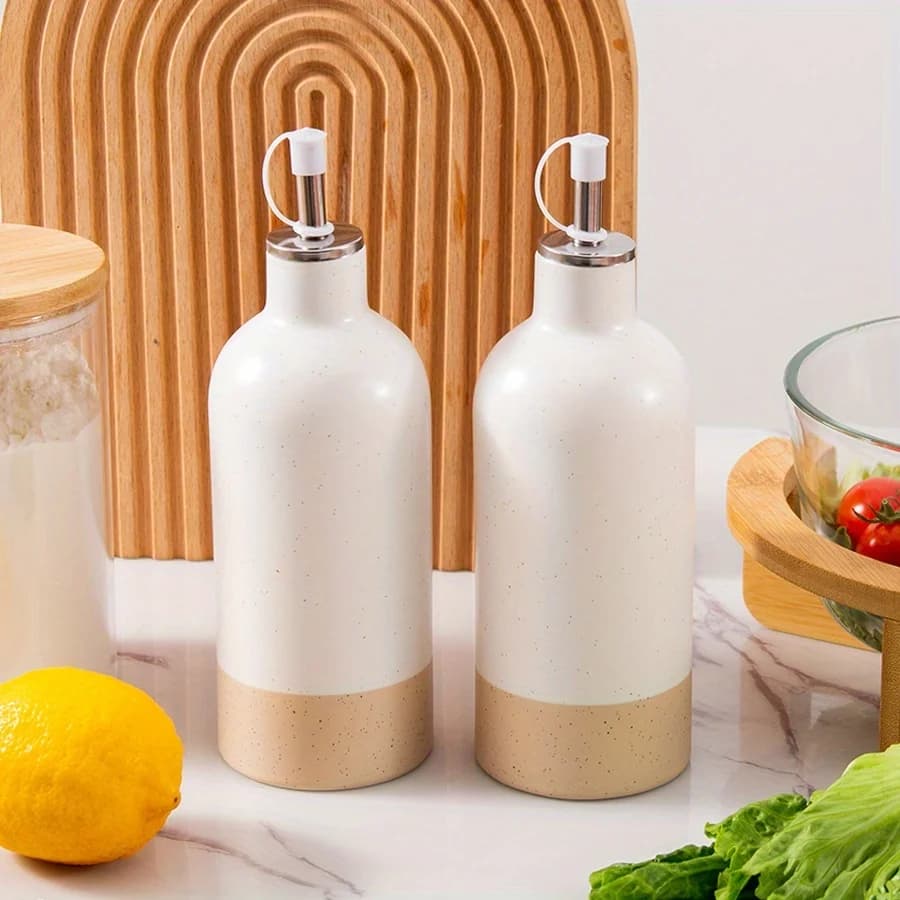 Bouteille distributrice d'huile d'olive en céramique avec goutte-à-goutte d'huile en acier inoxydable, adaptée à la cuisine, au pendaison de crémaillère et au cadeau de vacances 1/2 pièces