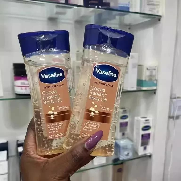 Huile Corporelle Éclatante au Cacao Vaseline 200ml – Soin Hydratant Longue Durée, Huile de Soin Corporel Éclaircissante Anti-Dessèchement, Produit Essentiel pour la Peau