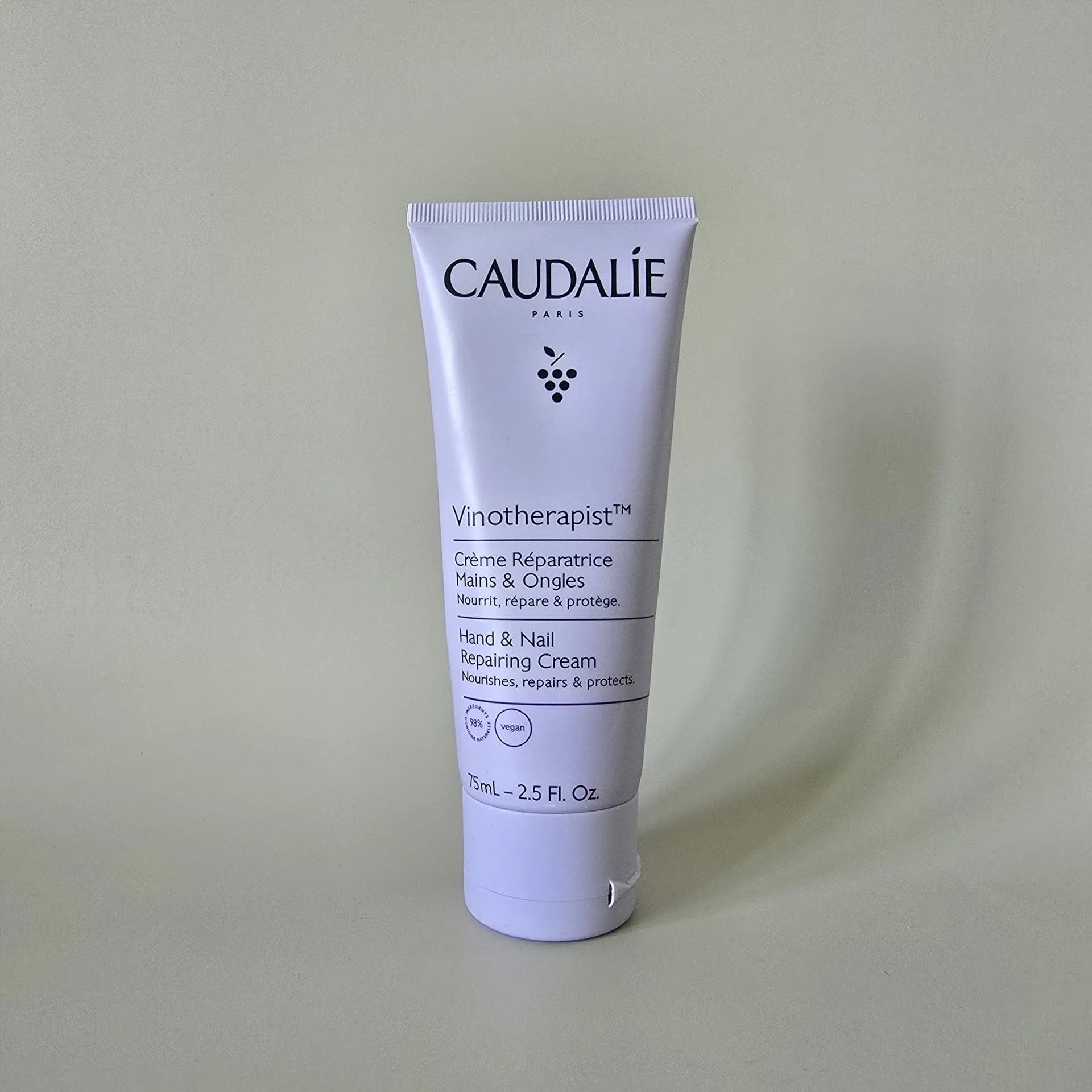 Crème réparatrice pour les mains Caudalie avec beurre de karité et huile de pépins de raisin, crème apaisante et hydratante non grasse pour les mains