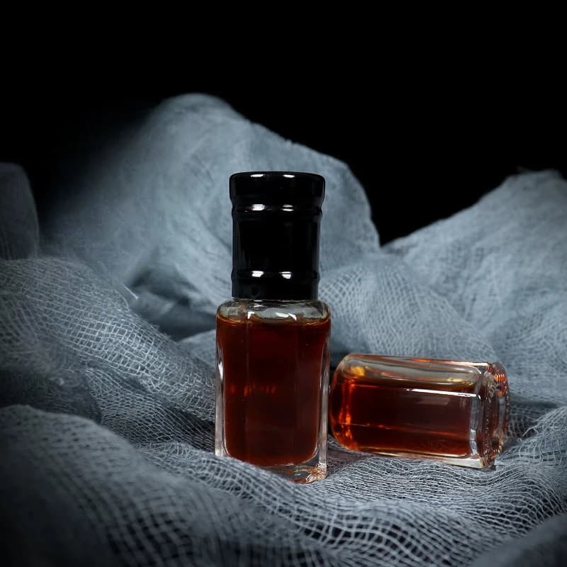 Huile Essentielle d'Agarwood du Myanmar Pure Non Diluée Sans Additif Naturelle Pour la Maison, le Culte, la Méditation et Favorisant le Sommeil