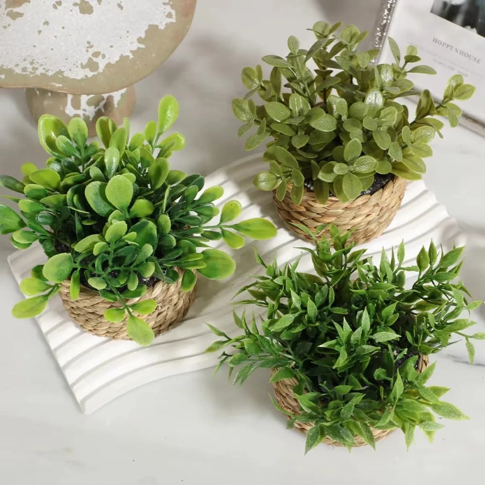 Plante artificielle verte en pot