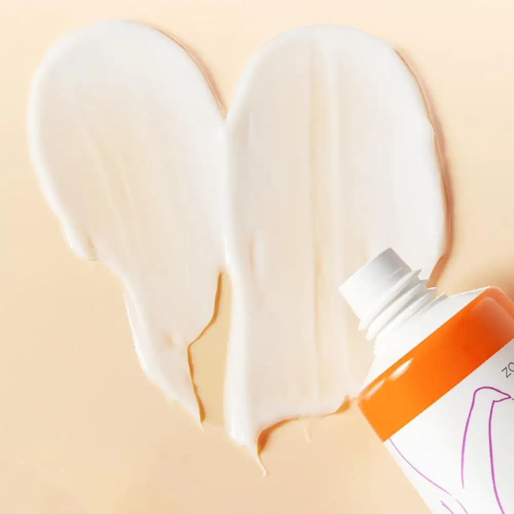 Crème anti-vergetures permanente qui améliore les vergetures fines, élimine les fissures cutanées et raffermit la peau.