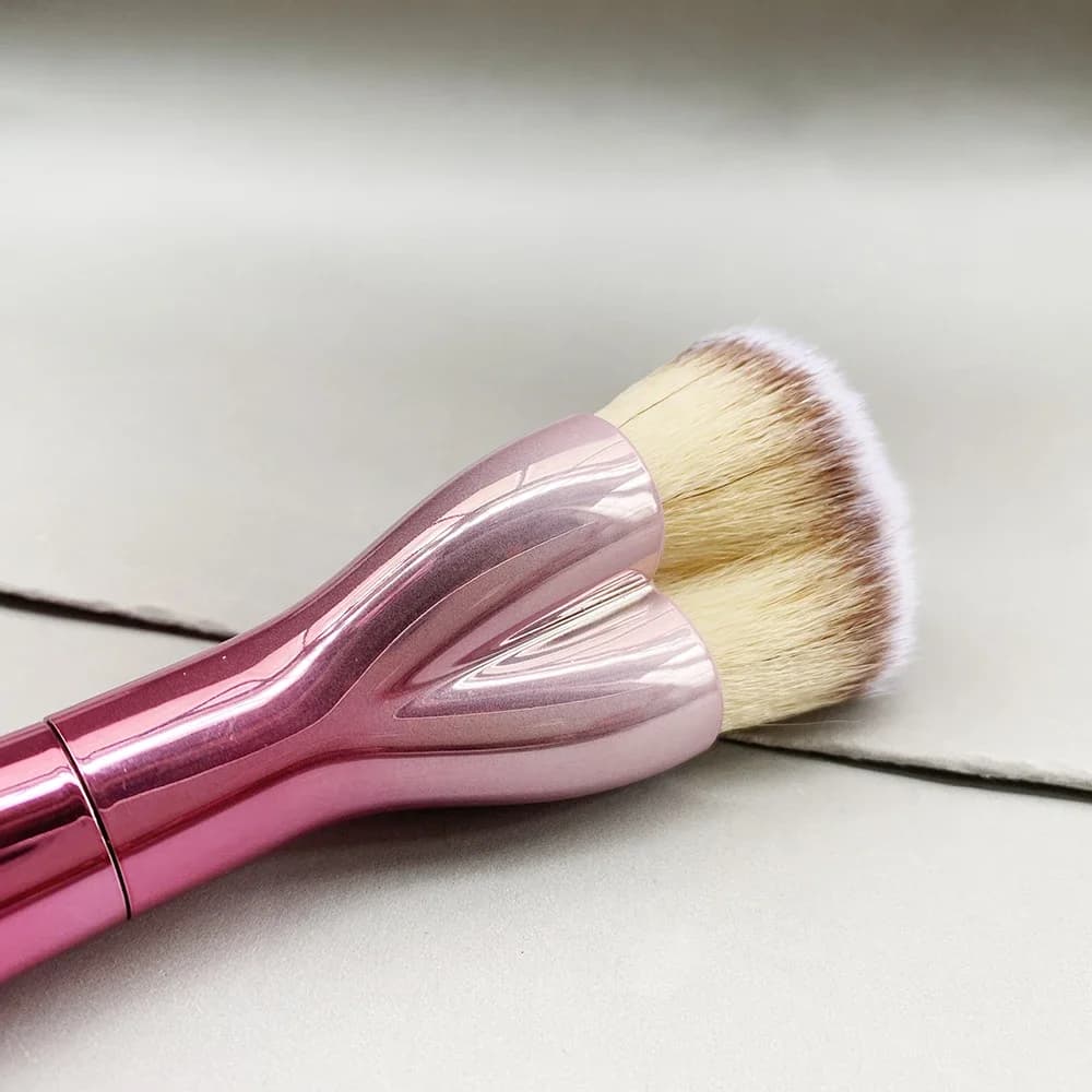 Love Beauty – pinceau de fond de teint rose en forme de cœur