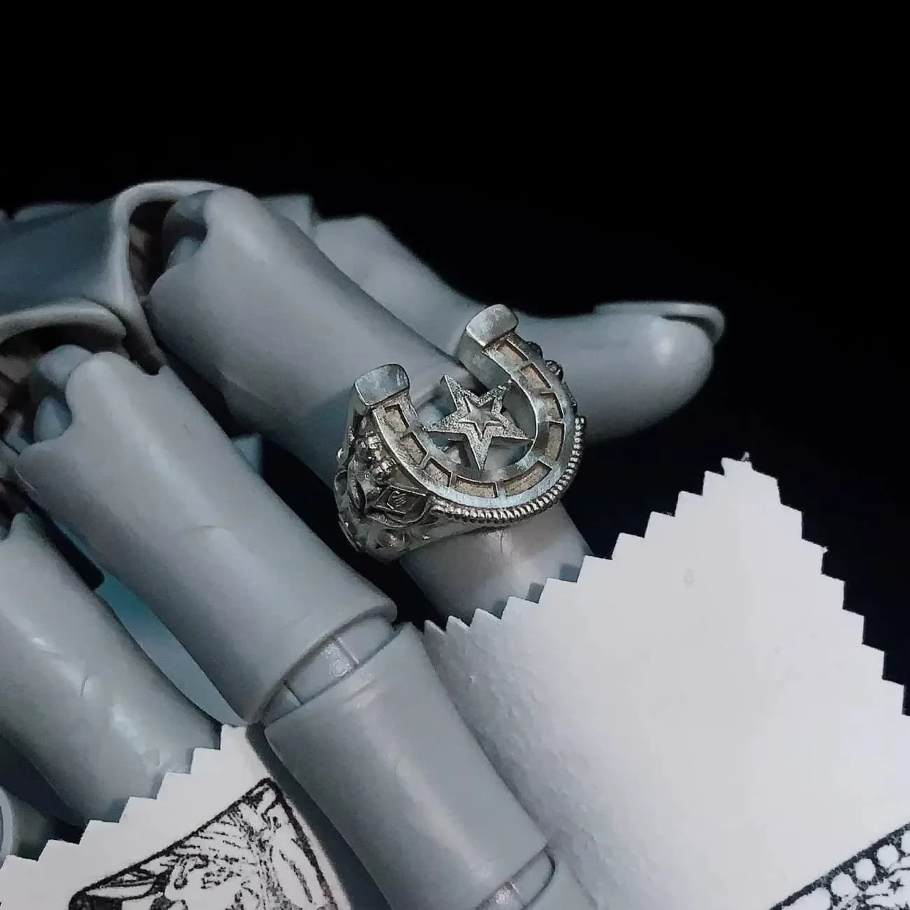 Bague en fer à cheval thème Jojo Nigellino de Jojo's Bizarre Adventure Wild Horse Wild Man SBR