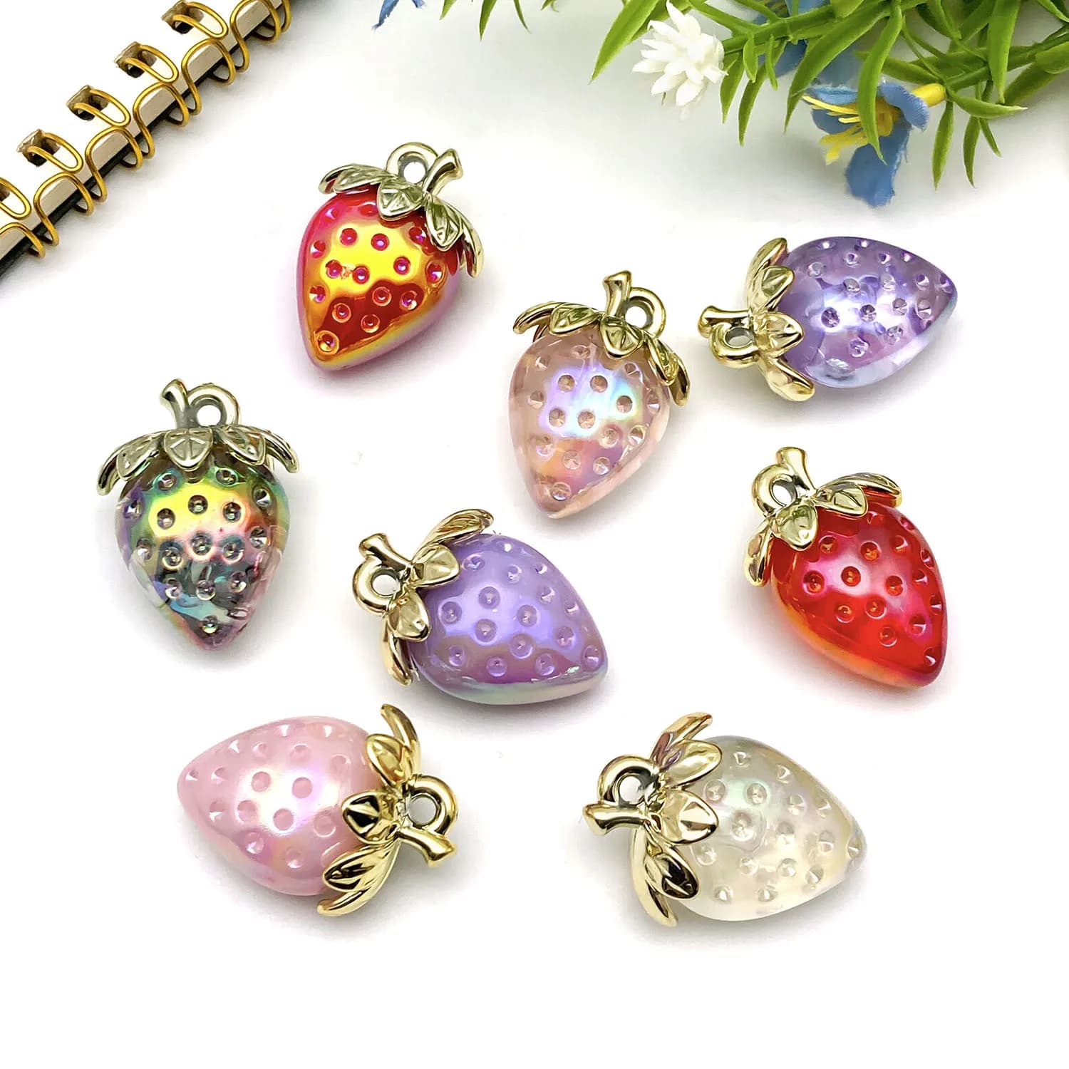4/8 pièces de breloques succulentes aux fraises 3D – Créez des adorables bijoux DIY! (Parfait pour les accessoires d'été et la fabrication de cadeaux)