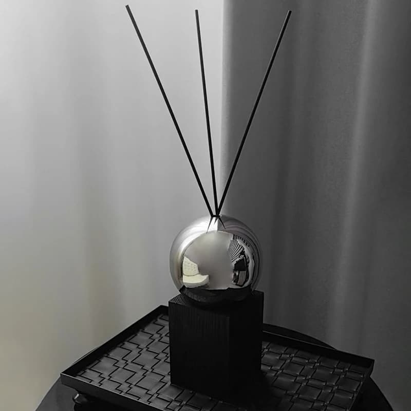 Diffuseur d'huiles essentielles sans flamme, base en bois massif et acier inoxydable 304, décoration de bureau pour la maison, salon, chambre, bureau, Noir/Bois naturel, comprend 4 bâtonnets en rotin