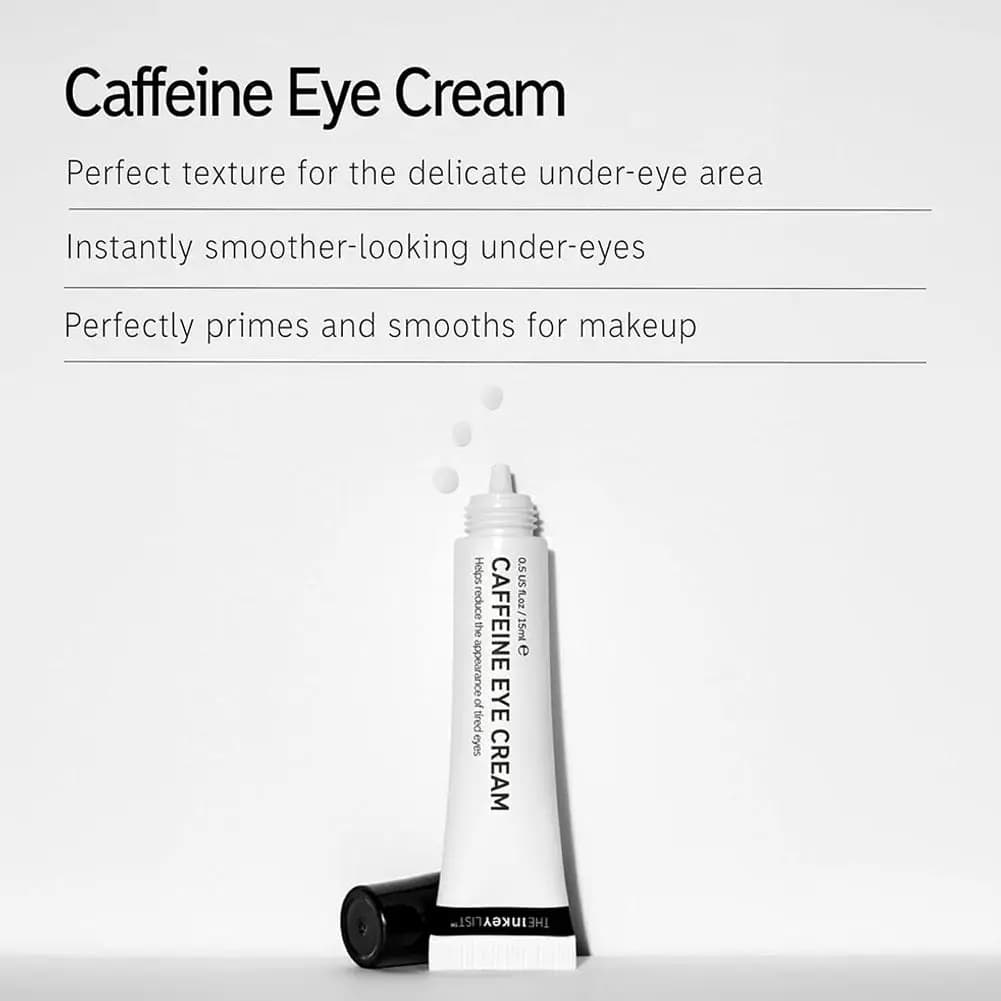 La crème pour les yeux à la caféine réduit l'apparence