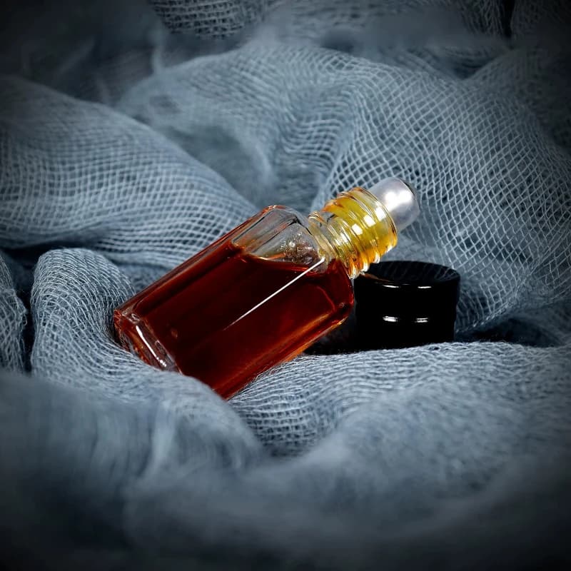 Huile Essentielle d'Agarwood du Myanmar Pure Non Diluée Sans Additif Naturelle Pour la Maison, le Culte, la Méditation et Favorisant le Sommeil