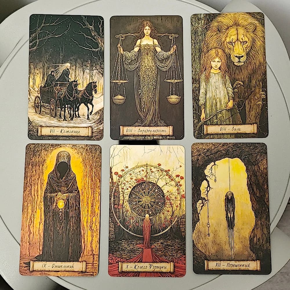 Shadow Fates Tarot Deck 78 pièces cartes sombres rentrées dans le folklore, le mythe et la sagesse de l'ombre-langue russe 10.3*6cm