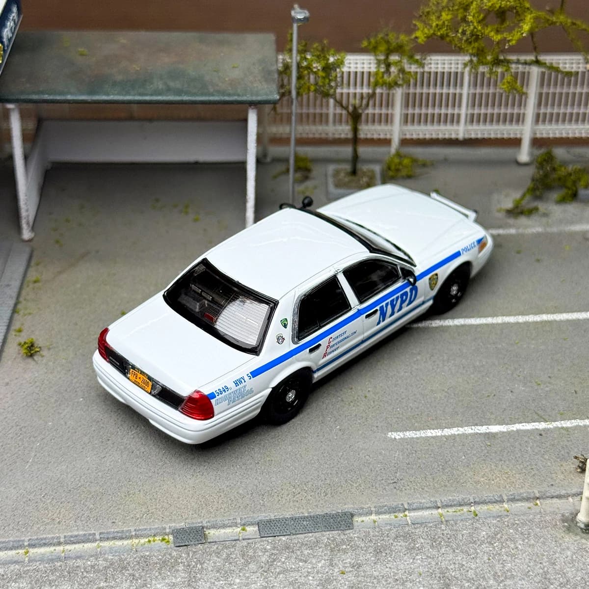 Rollin 1:64 Voiture de police de New York NYPD HWY et AUX, modèle de voiture miniature en métal